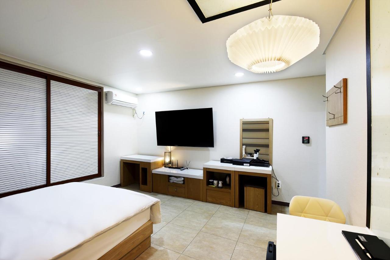 White Tourist Hotel Jeonju Dış mekan fotoğraf