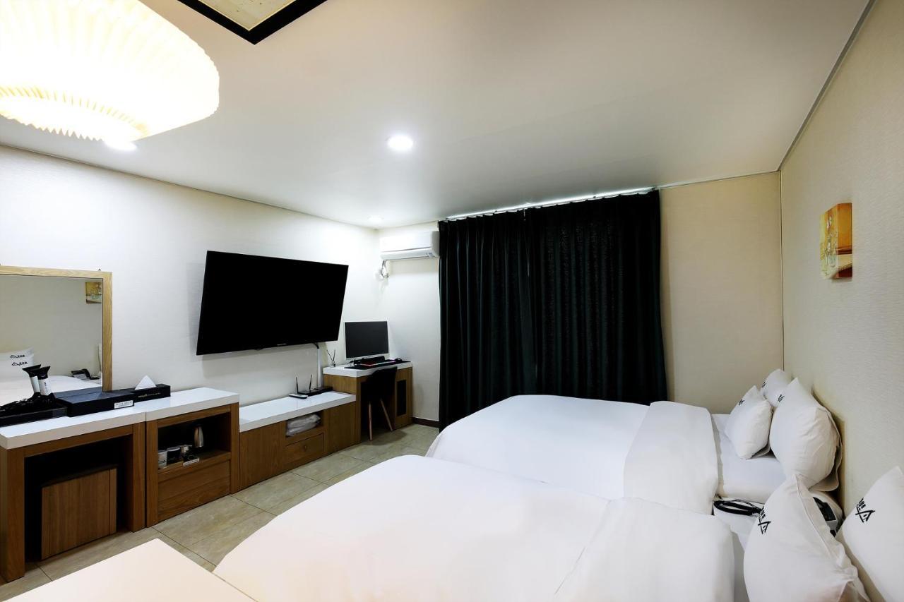 White Tourist Hotel Jeonju Dış mekan fotoğraf