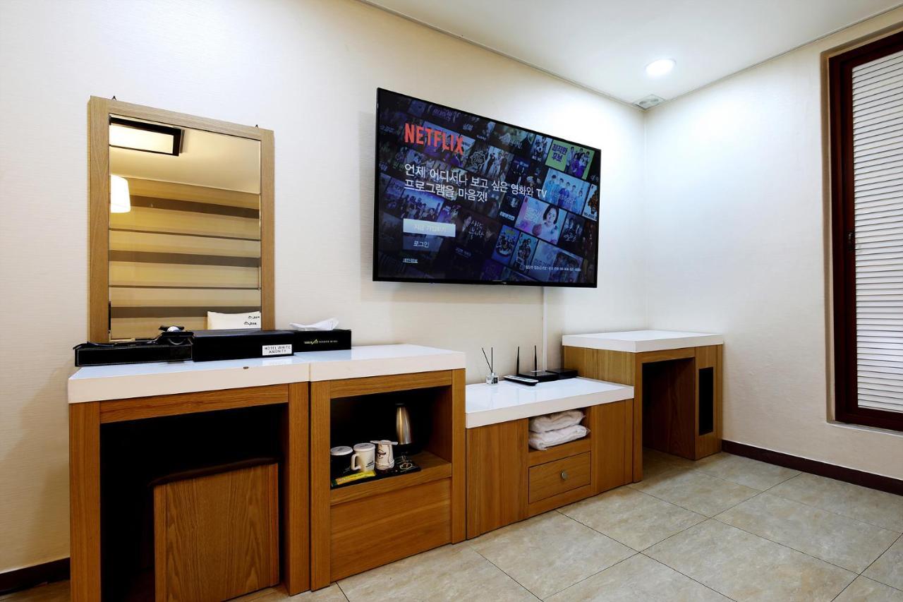 White Tourist Hotel Jeonju Dış mekan fotoğraf