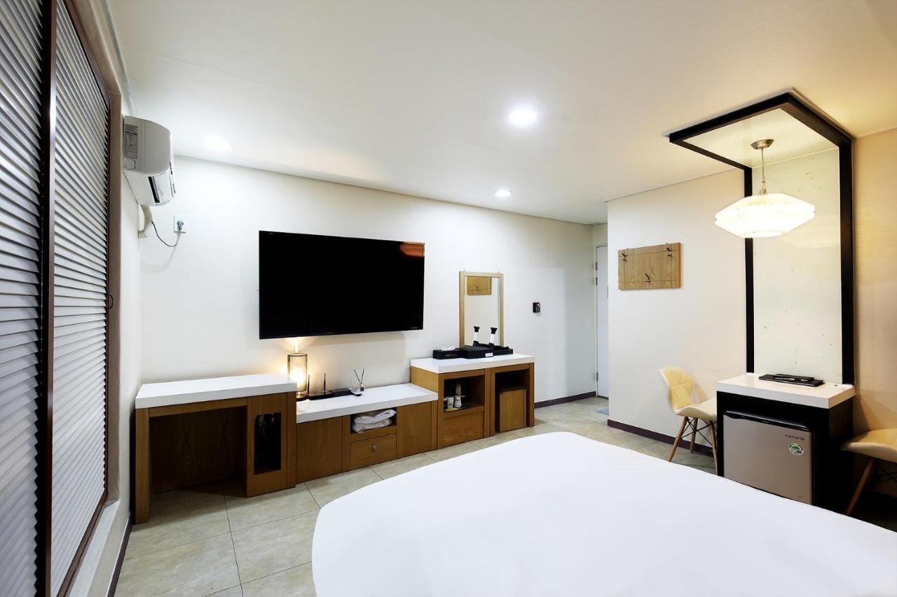 White Tourist Hotel Jeonju Dış mekan fotoğraf