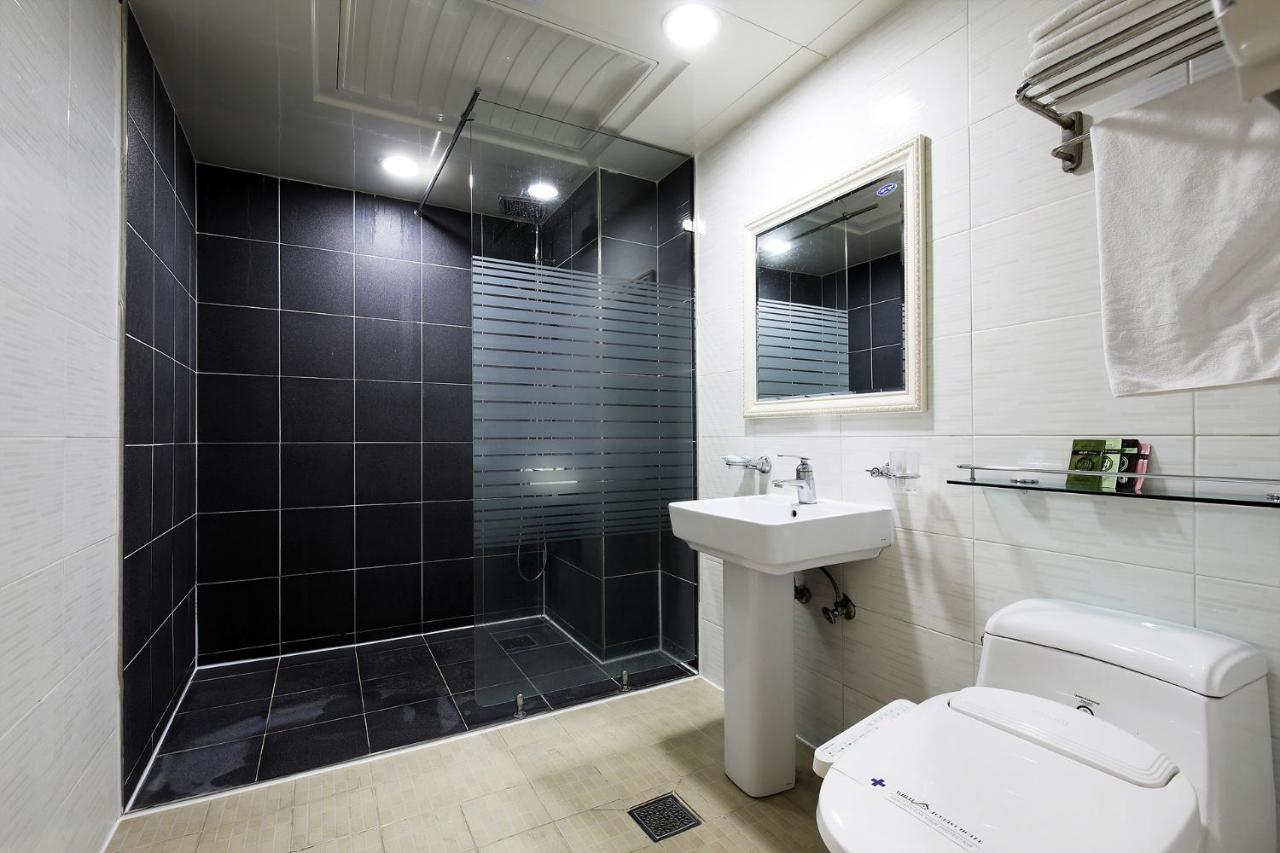 White Tourist Hotel Jeonju Dış mekan fotoğraf