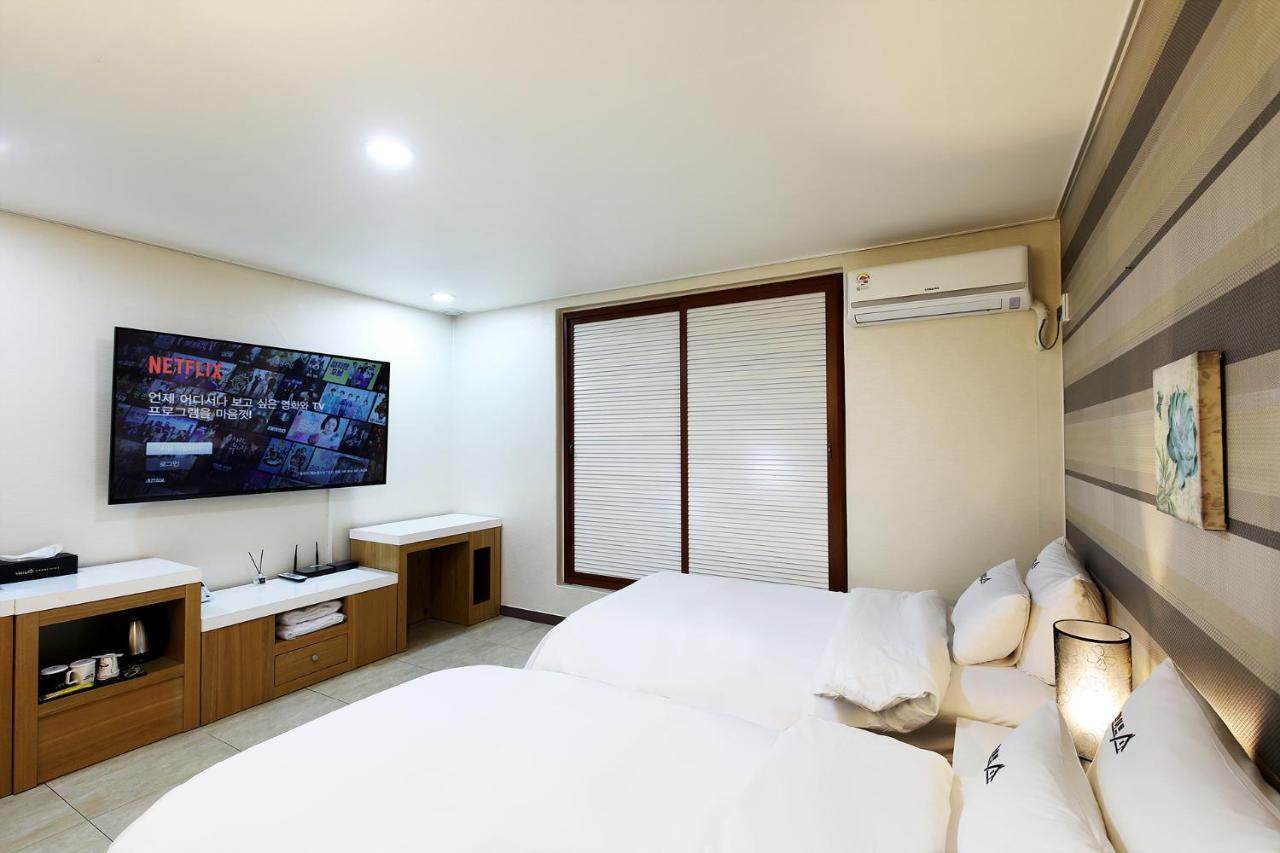 White Tourist Hotel Jeonju Dış mekan fotoğraf