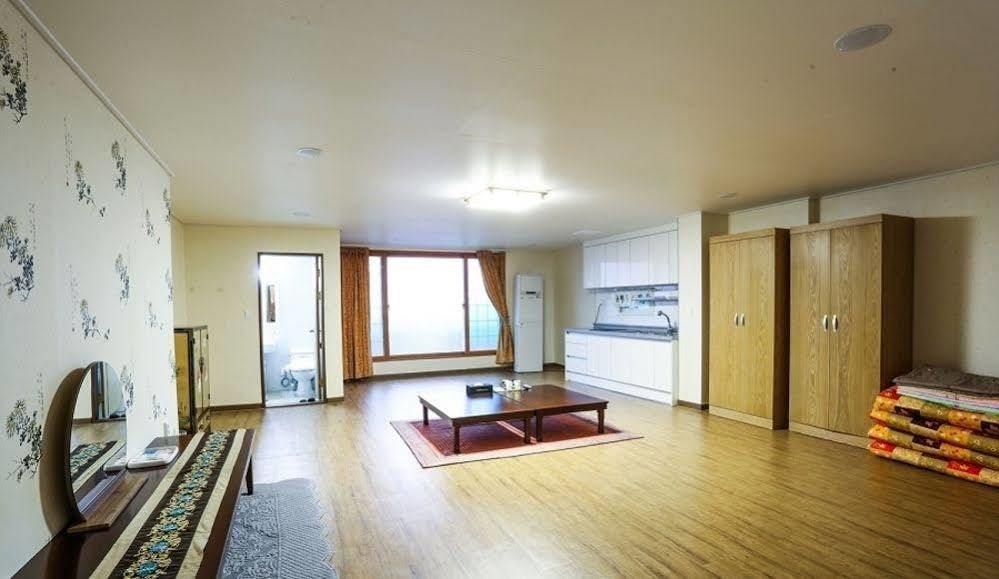 White Tourist Hotel Jeonju Dış mekan fotoğraf