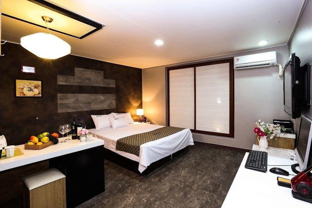White Tourist Hotel Jeonju Dış mekan fotoğraf