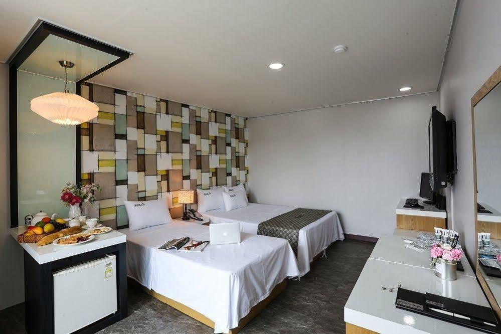 White Tourist Hotel Jeonju Dış mekan fotoğraf